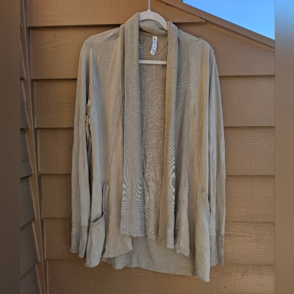 Athleta Light Tan Pranayama Restore Wrap. - Picture 1 of 6
